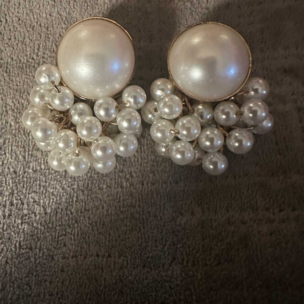 Elegant Pearl Cluster Earrings